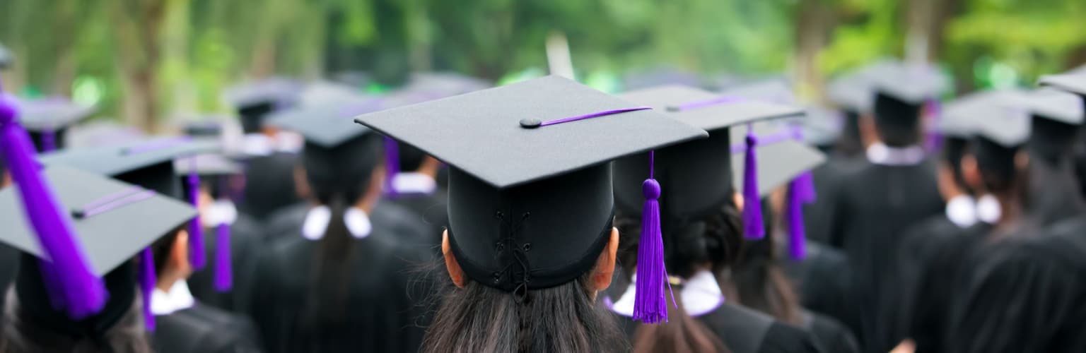 A picture of lots of graduates at their graduation ceremony