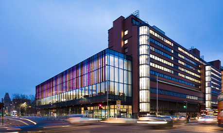 alliance manchester business school in the evening 