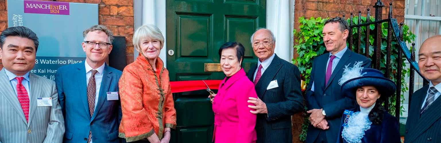 dr-lee-kai-hung-and-wife-cut-ribbon-main